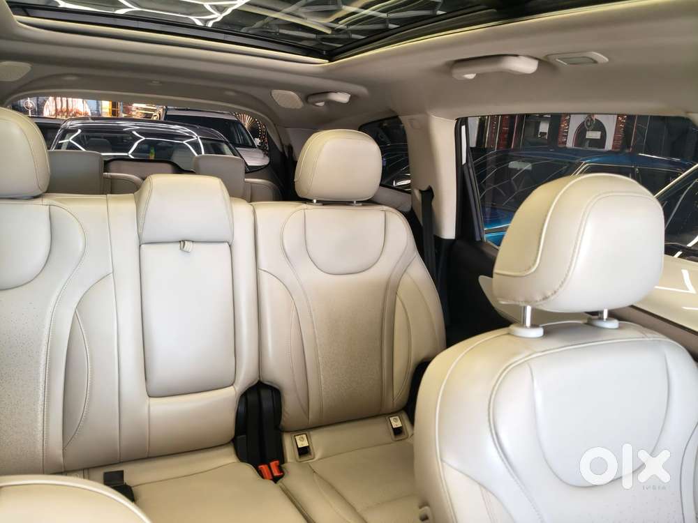 Mahindra Xuv700 2.2 Ax 7 Diesel Mt Luxury Pack Str, 2023, Diesel