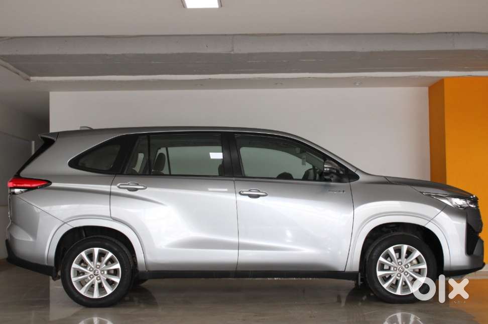 Toyota Innova Hycross 2.0 Vx Hybrid 7 Str, 2023, Petrol