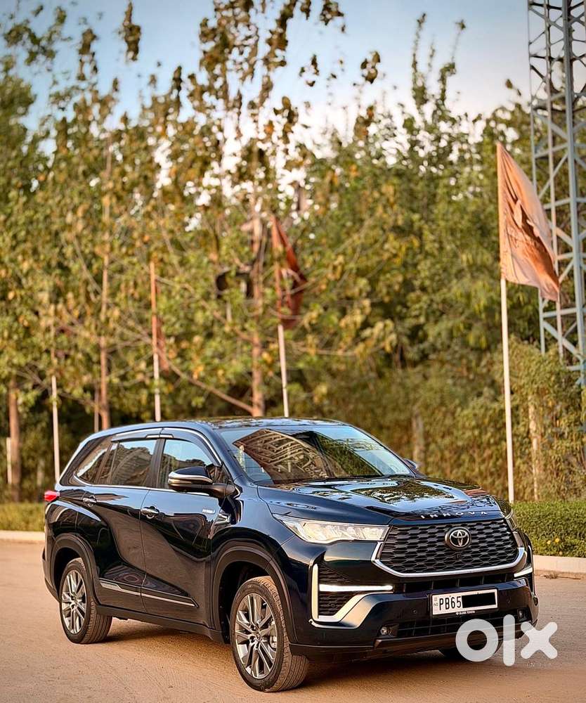 Toyota Innova Hycross 2.0 Zx (o) Hybrid 7 Str, 2023