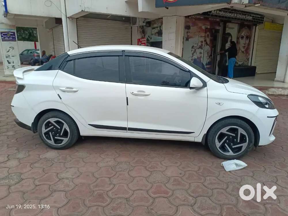 Aura S Cng And Petrol