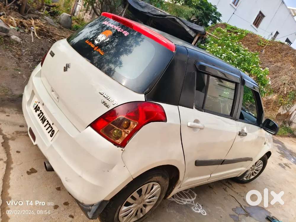 Well Maintained Good Condition Swift Diesel Car
