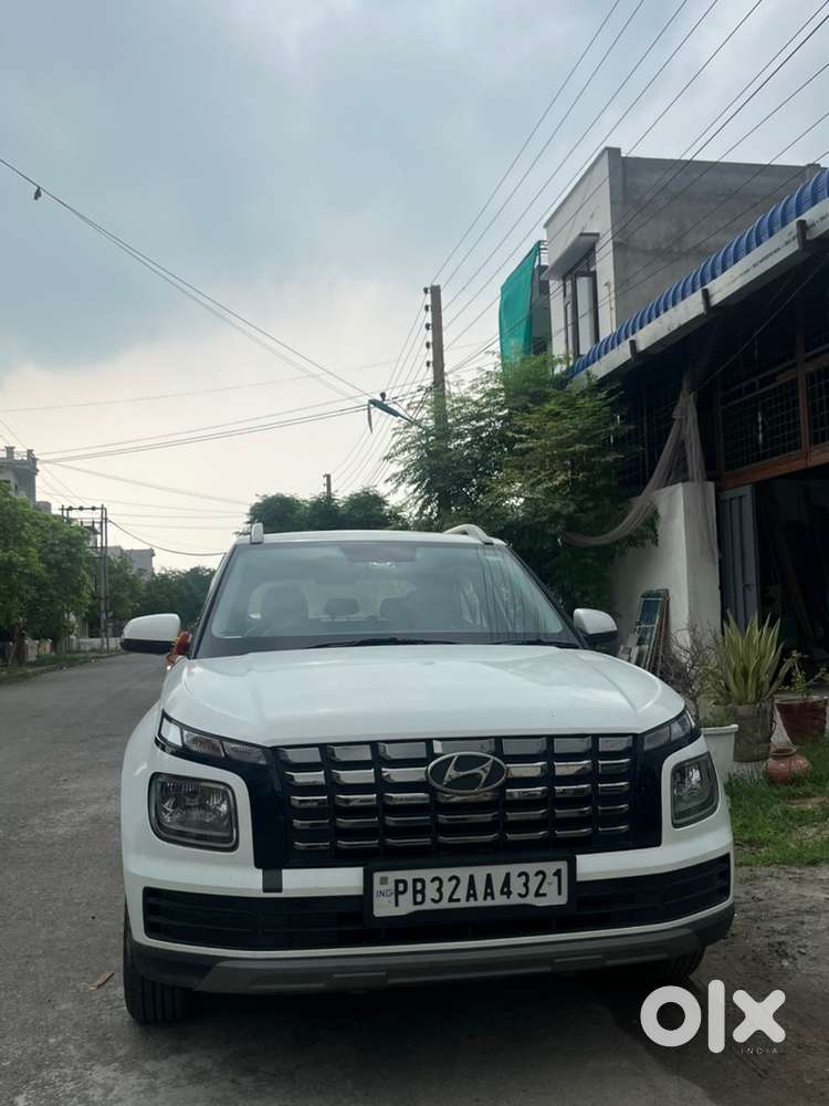 Hyundai Venue 2020 Petrol Well Maintained