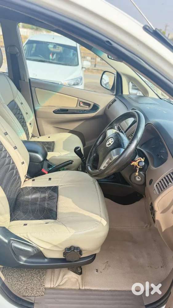 Toyota Innova 2.5 Le 2015