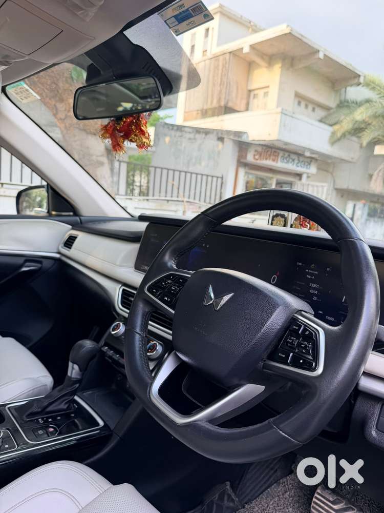 Mahindra Xuv700 2.2 Ax 7 Diesel At Luxury Pack Str Awd, 2022, Diesel