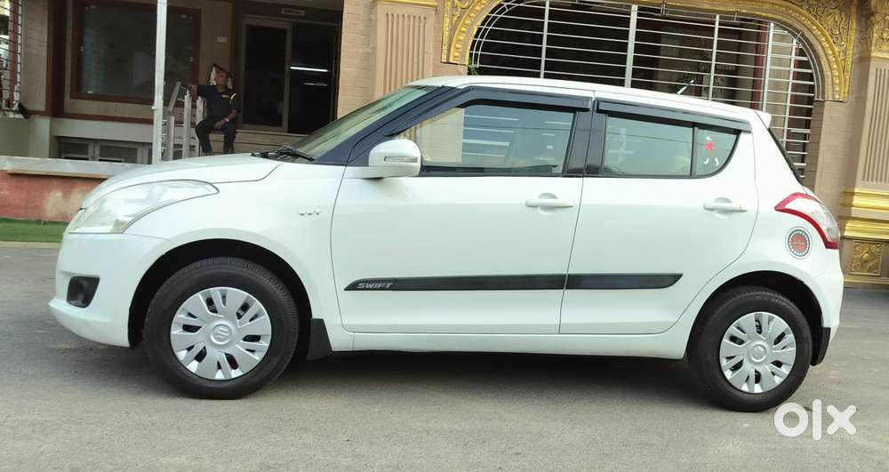 Maruti Suzuki Swift Vxi + Manual, 2011, Petrol