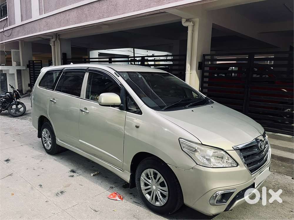 Toyota Innova G - 2015 Model