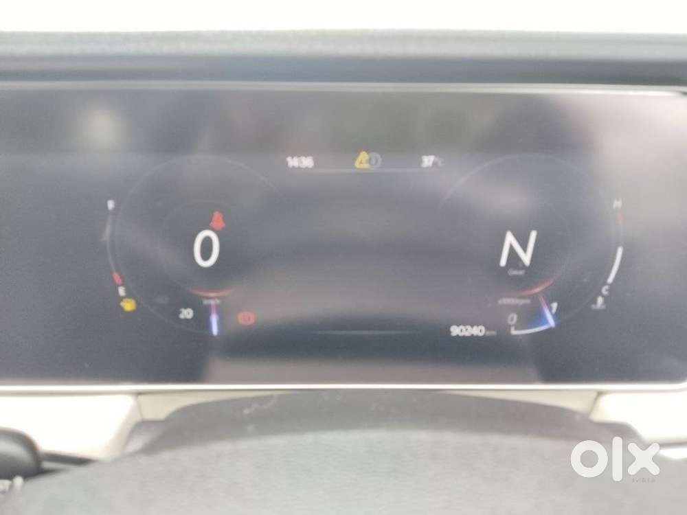 Mahindra Xuv700 2.0 Ax 5 Petrol Mt 7 Str, 2022, Petrol