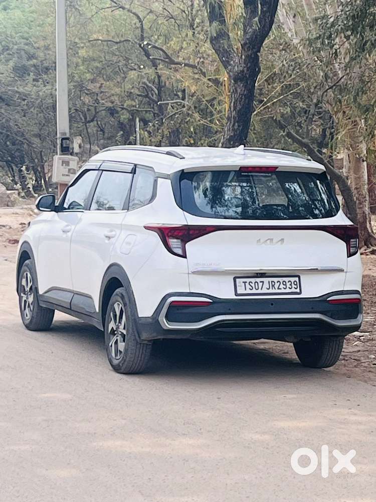 Kia Carens, 2023, Petrol