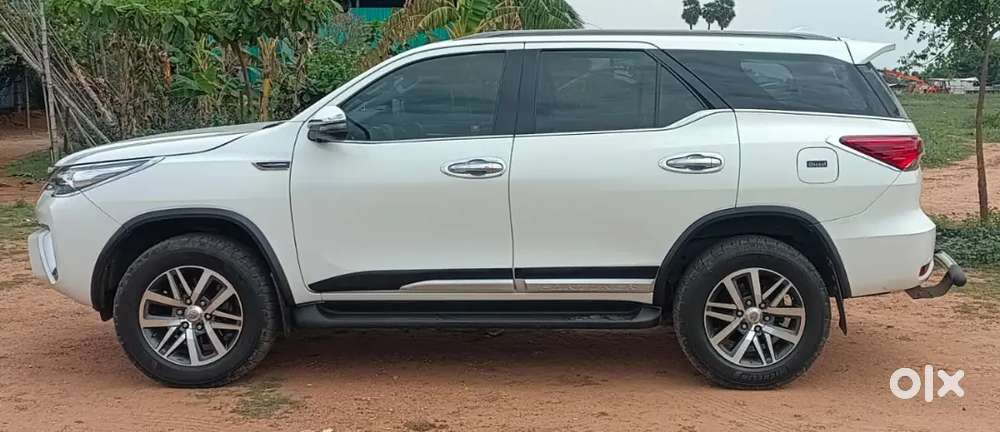 Toyota Fortuner 4* 4 - Single Ownership - Auto Transmission - Pearl