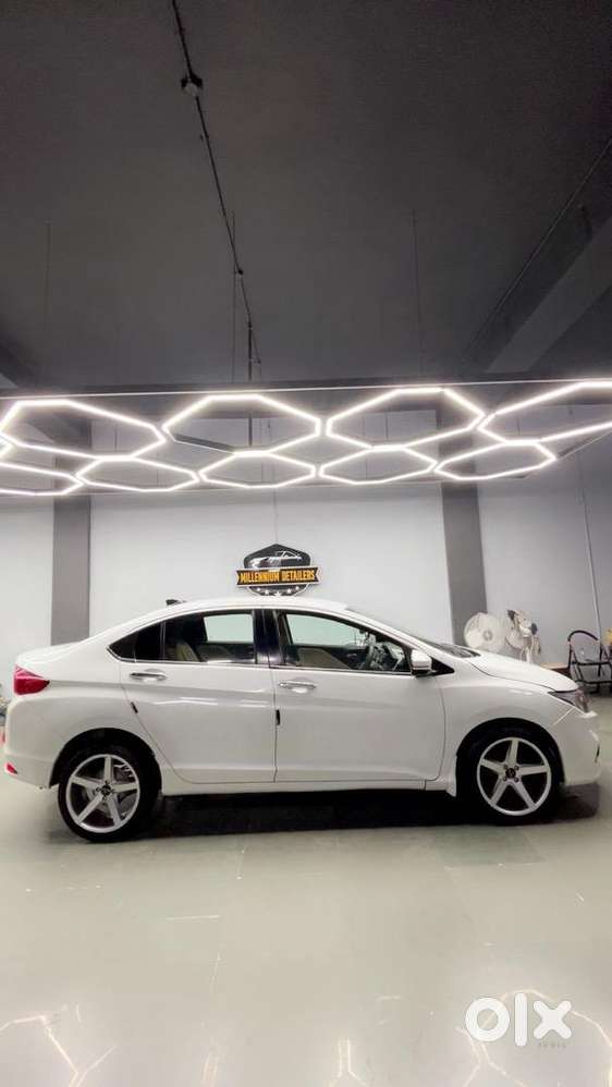 Center Locking Both Keys Available