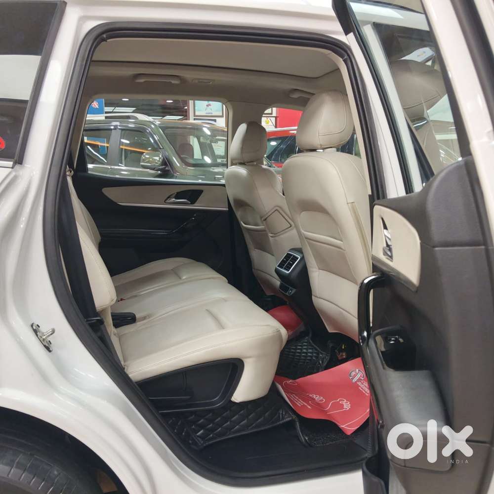 Mahindra Xuv700 2.0 Ax 7 Petrol At Str, 2022, Petrol