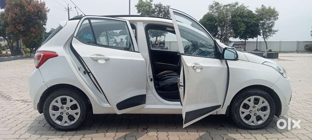Hyundai Grand I10 Sportz, 2016, Petrol