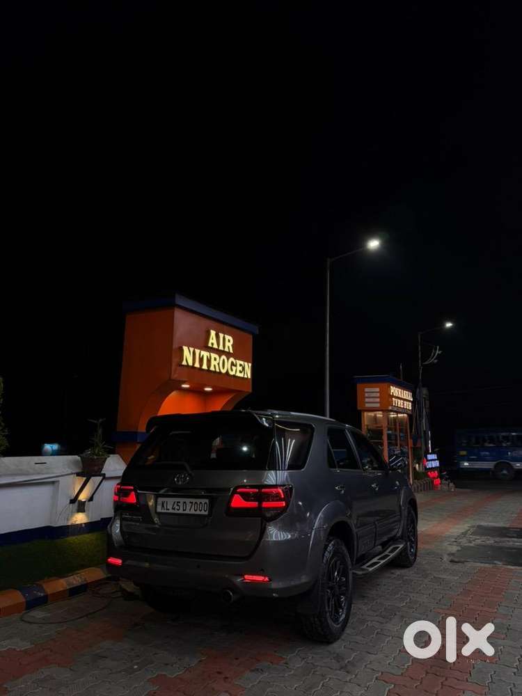 Toyota Fortuner 2010 Diesel 275000 Km Driven