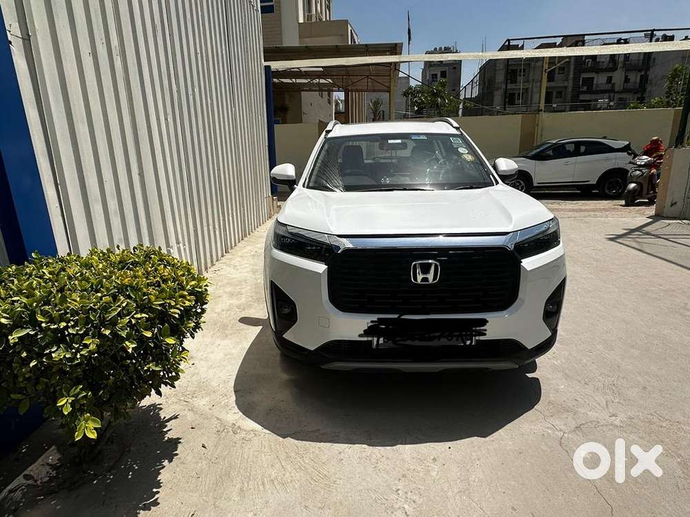 Sun Roof , Side Mirror Camera