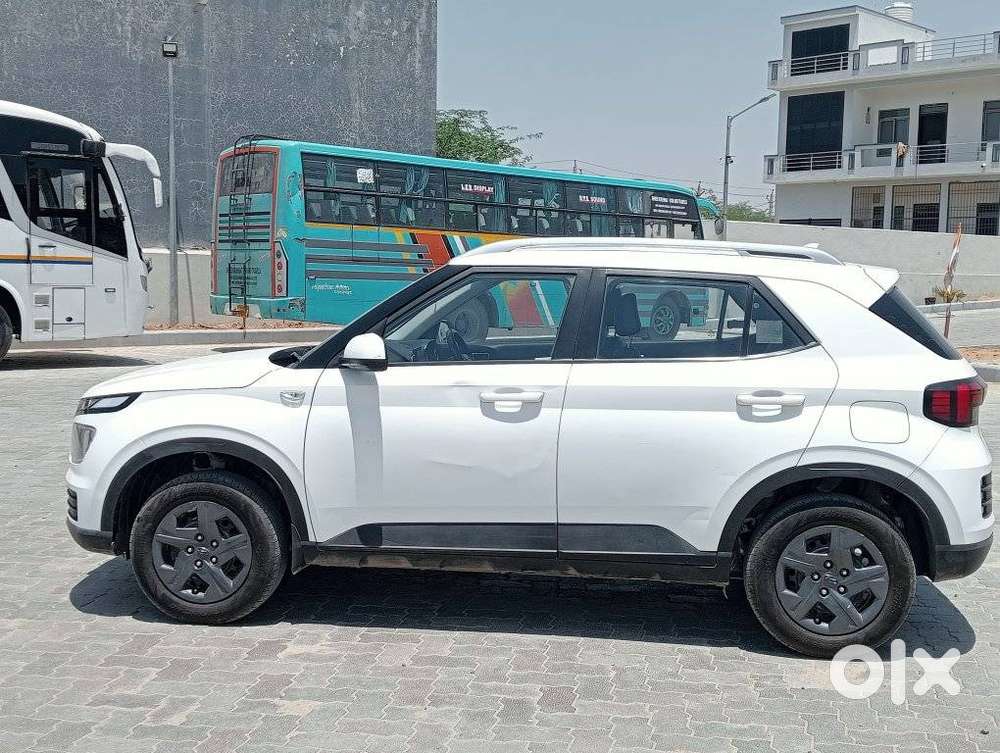 Hyundai Venue S 1.2 Petrol, 2023, Petrol