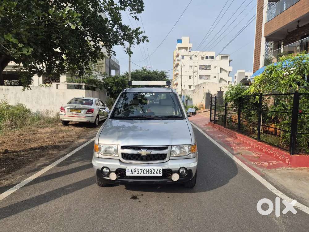 Chevrolet Tavera Neo 2015  Tyres 70/ Insurance Ok