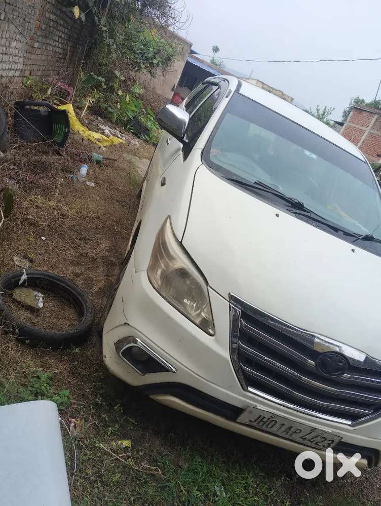 Toyota Innova 2011 Diesel 2.5 Liter Top Model Mileage 15-17