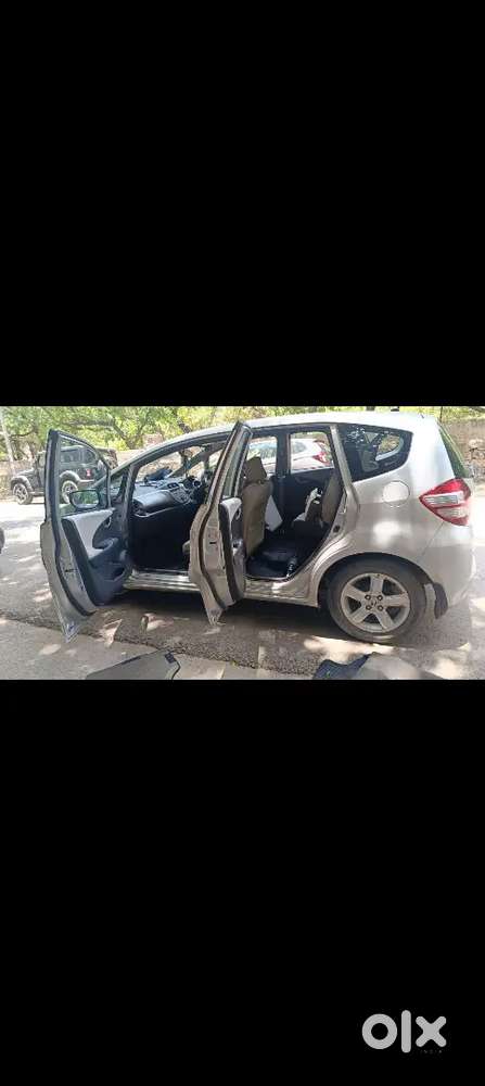 Honda Jazz 2011 Cng & Hybrids Well Maintained