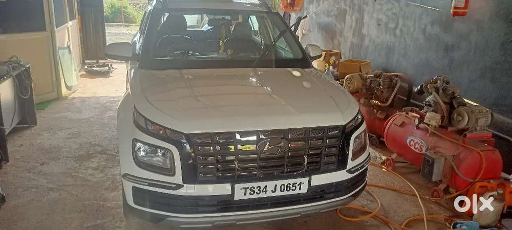 Hyundai Venue 2022 Petrol 52000 Km Driven