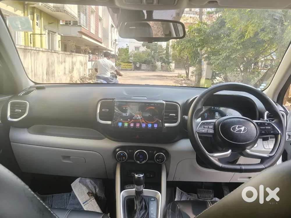 Hyundai Venue 2024 Petrol 10000 Km Driven