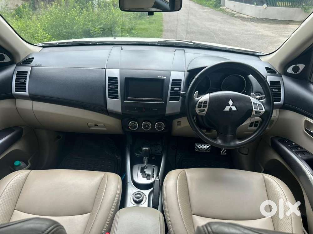 Mitsubishi Outlander 2011 Petrol Well Maintained