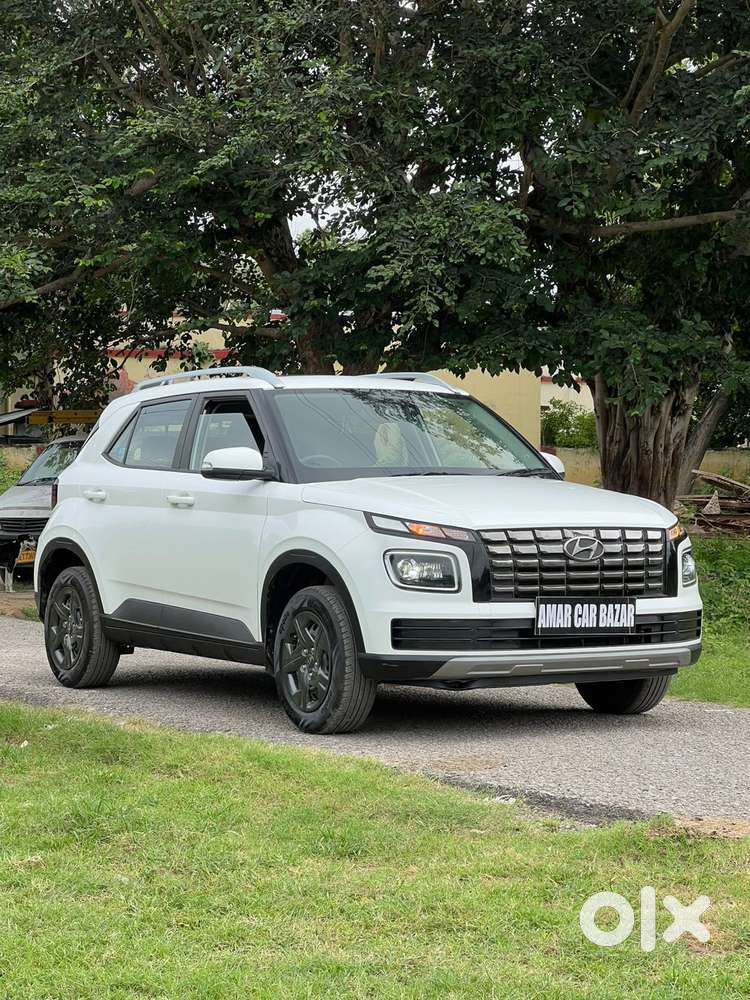 Hyundai Venue 1.2 S (o), 2024, Petrol