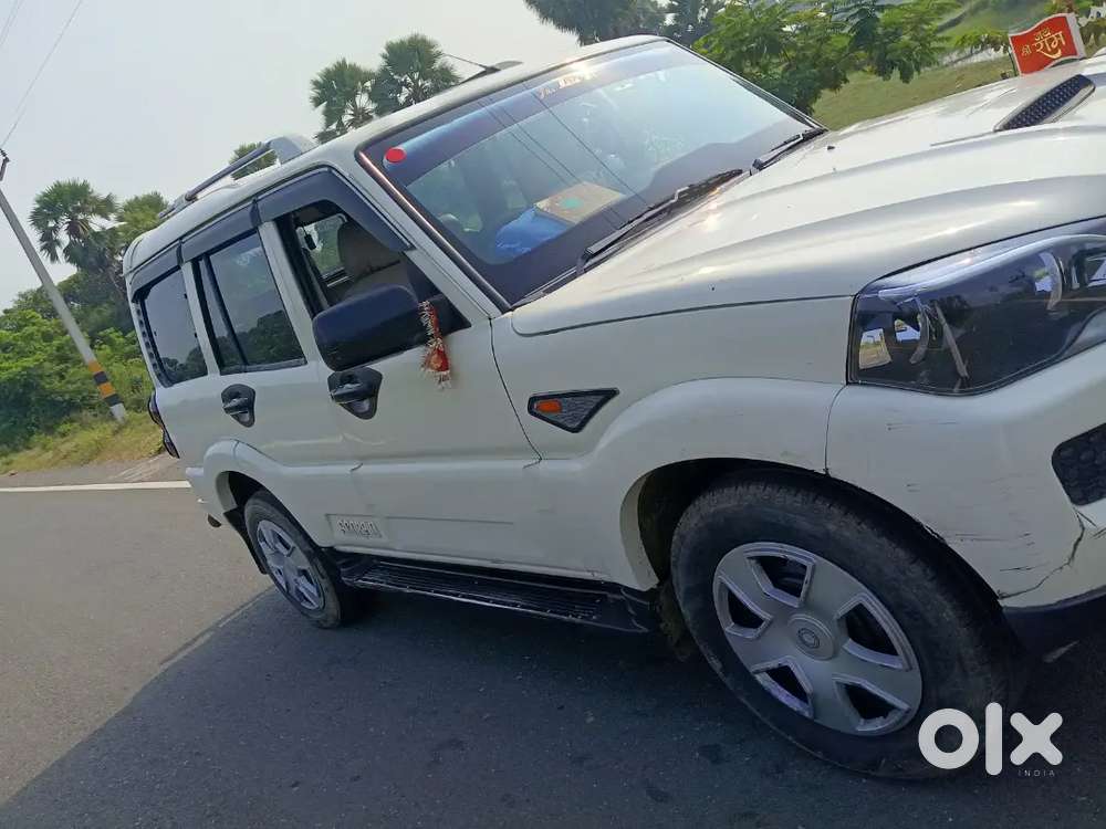 Mahindra Scorpio S6 Plus 2017