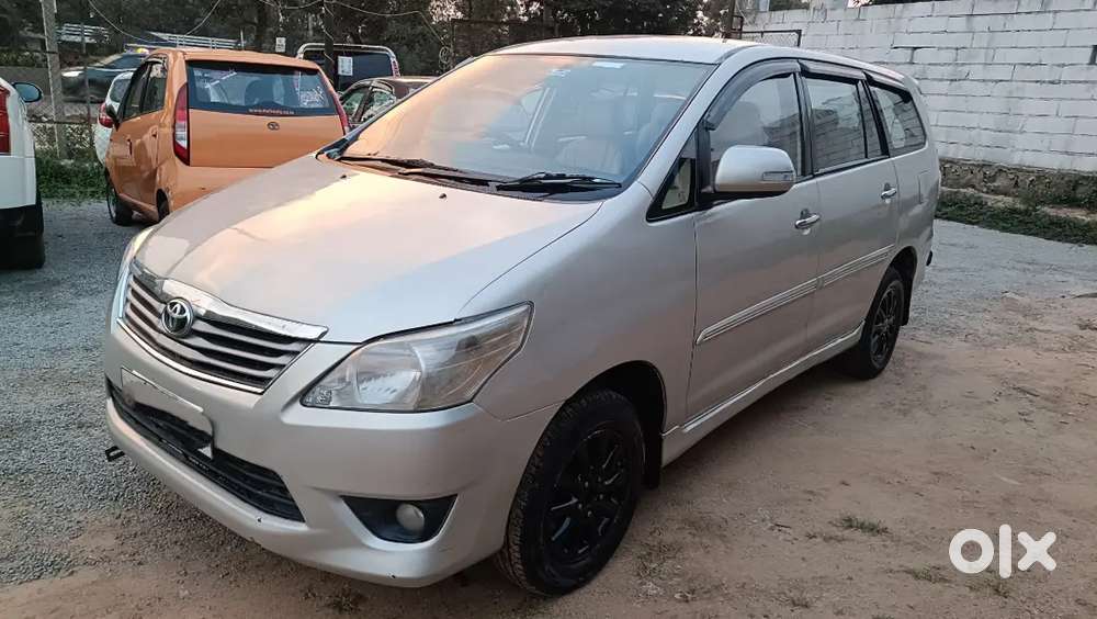 Toyota Innova 2.5 V Diesel Model 2013