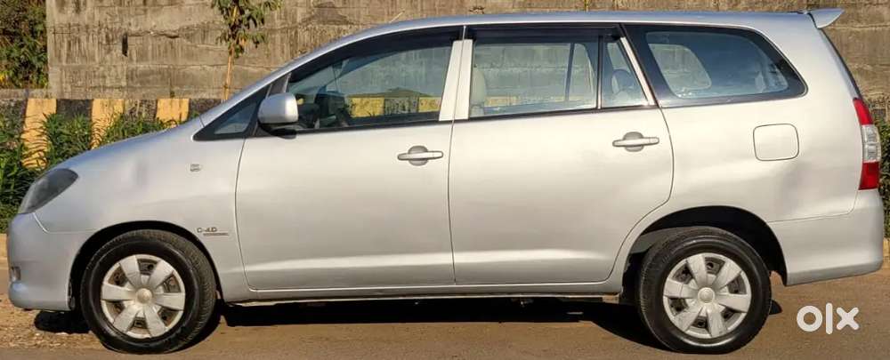 Toyota Innova Hycross 2011 113000 Km