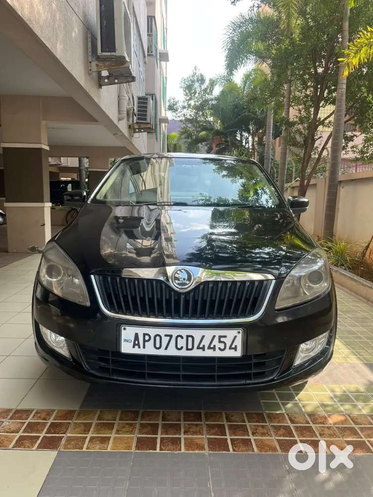 Skoda Rapid Elegance 2014 Mt Diesel