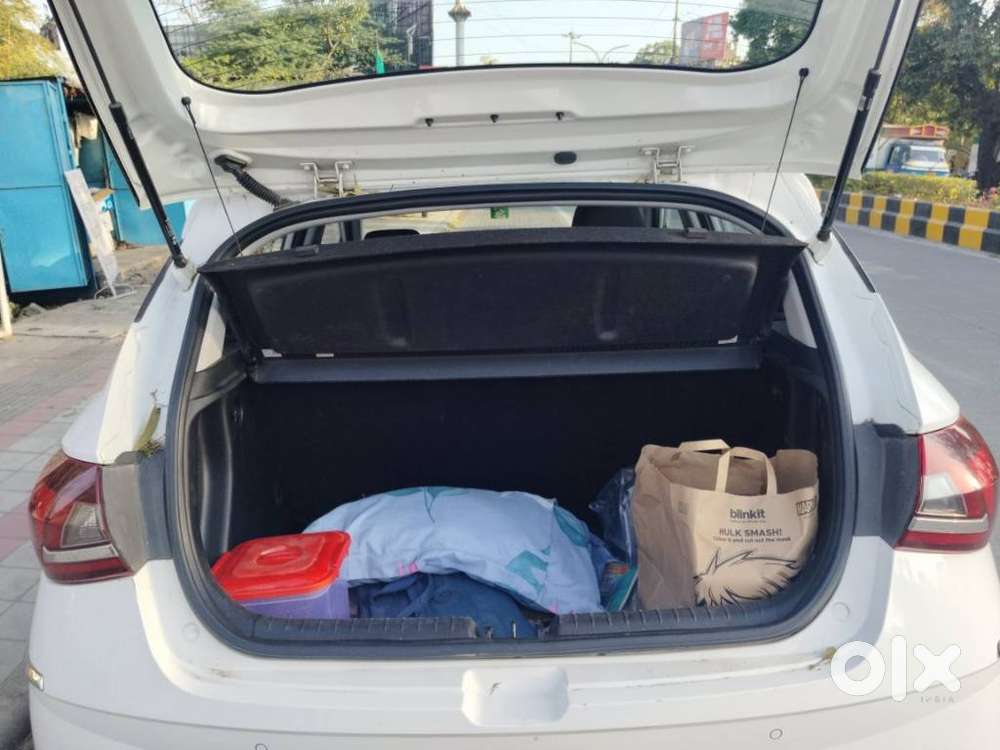 Hyundai I20 Sportz 1.2 Ivt, 2023, Petrol