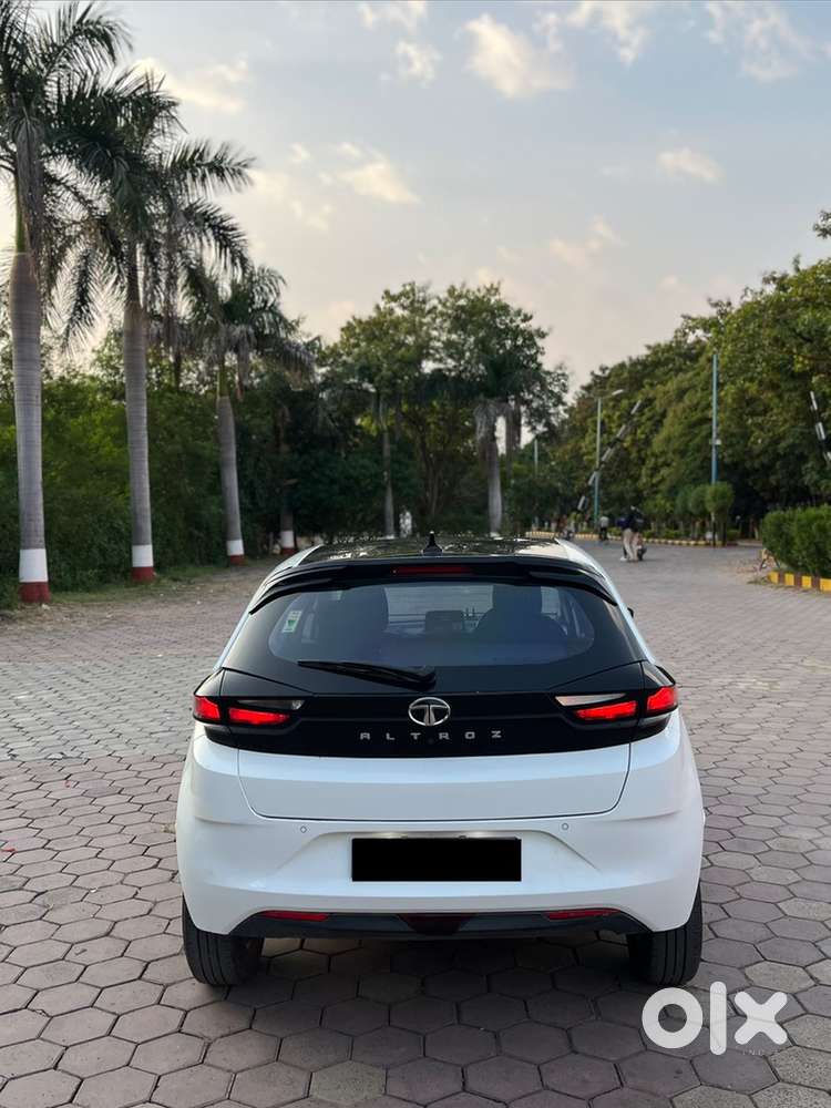 Tata Altroz Diesel Top End Sunroof 27,000 Kms Driven