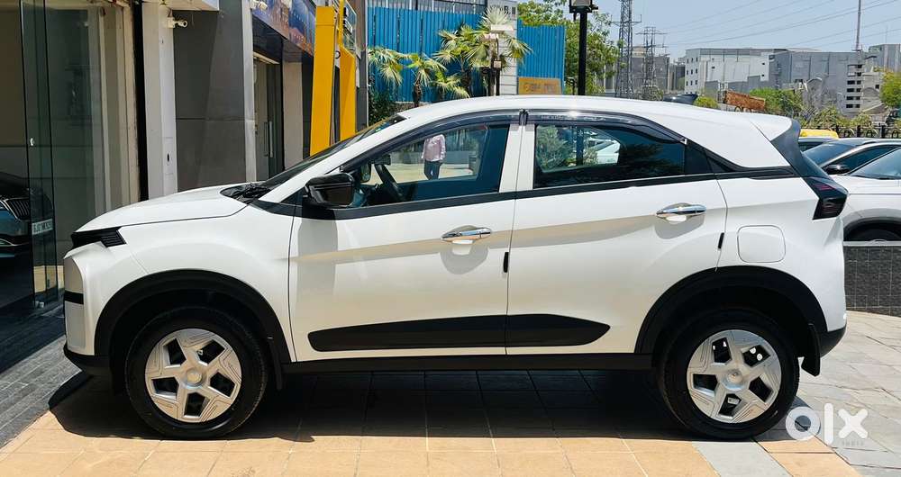 Tata Nexon Smart Plus1.2 Revotron Petrol 5 Mt, 2025, Petrol