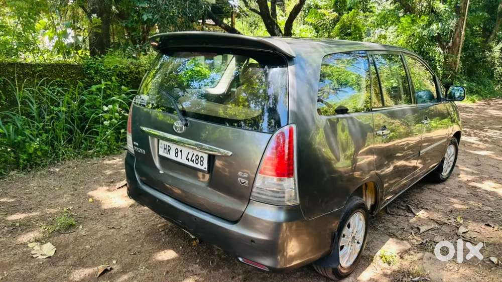 Toyota Innova 2.5 V 2011