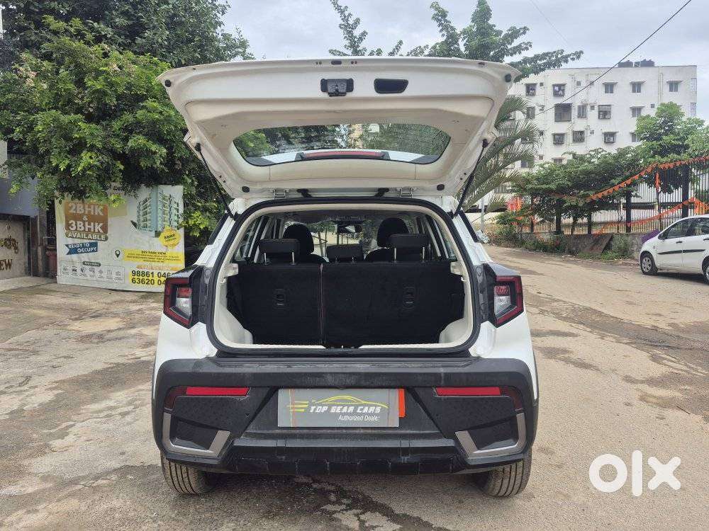 Mahindra Xuv 3xo Ax5 Pm Mt, 2024, Petrol