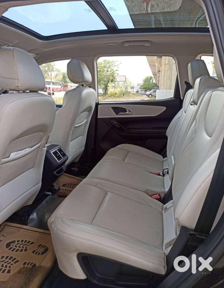 Mahindra Xuv700 2.2 Ax 7 Diesel At Luxury Pack Str Awd, 2026, Diesel