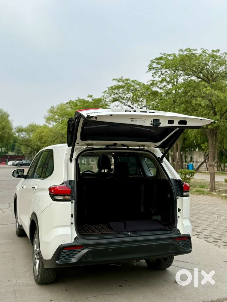 Toyota Innova Hycross 2.0 Zx (o) Hybrid 7 Str, 2024, Petrol
