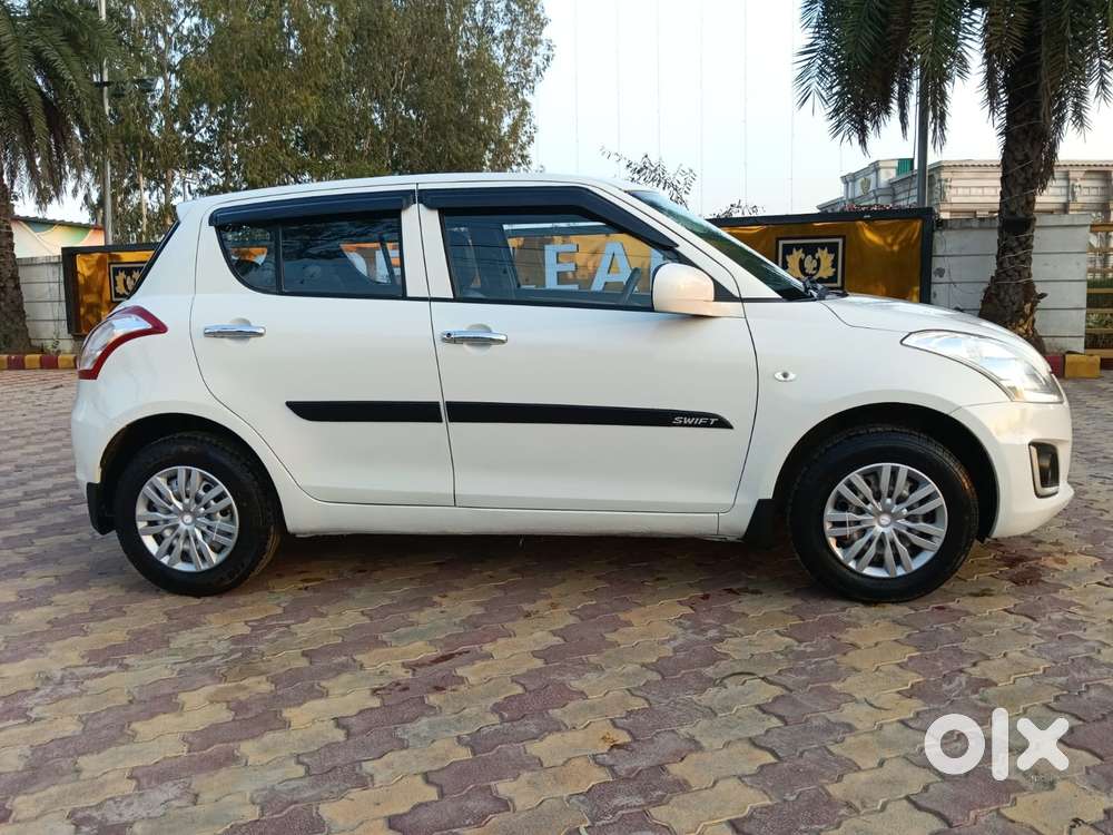 Maruti Suzuki Swift Lxi Optional-o, 2017, Petrol