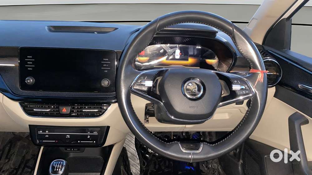 Skoda Slavia Style 1.0l Tsi Mt, 2023, Petrol