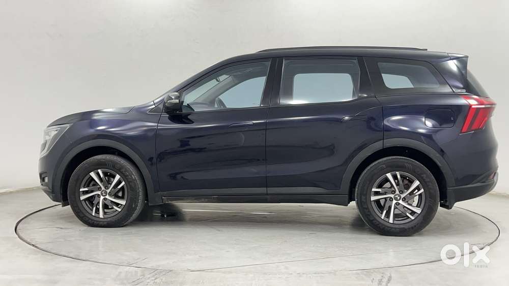 Mahindra Xuv700 2.0 Ax 5 Petrol Mt 7 Str, 2022, Petrol