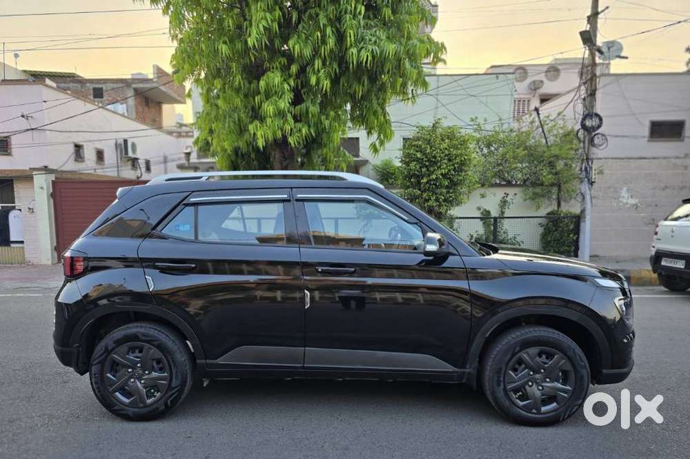 Hyundai Venue 1.2 S (o), 2024, Petrol