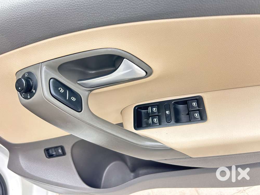 Volkswagen Vento 1.2 Highline Plus At 16 Alloy, 2017, Petrol