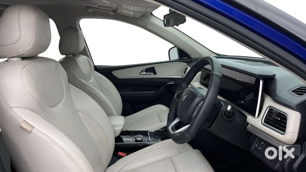 Mahindra Xuv700 2.0 Ax 7 Petrol At Luxury Pack Str, 2023, Petrol