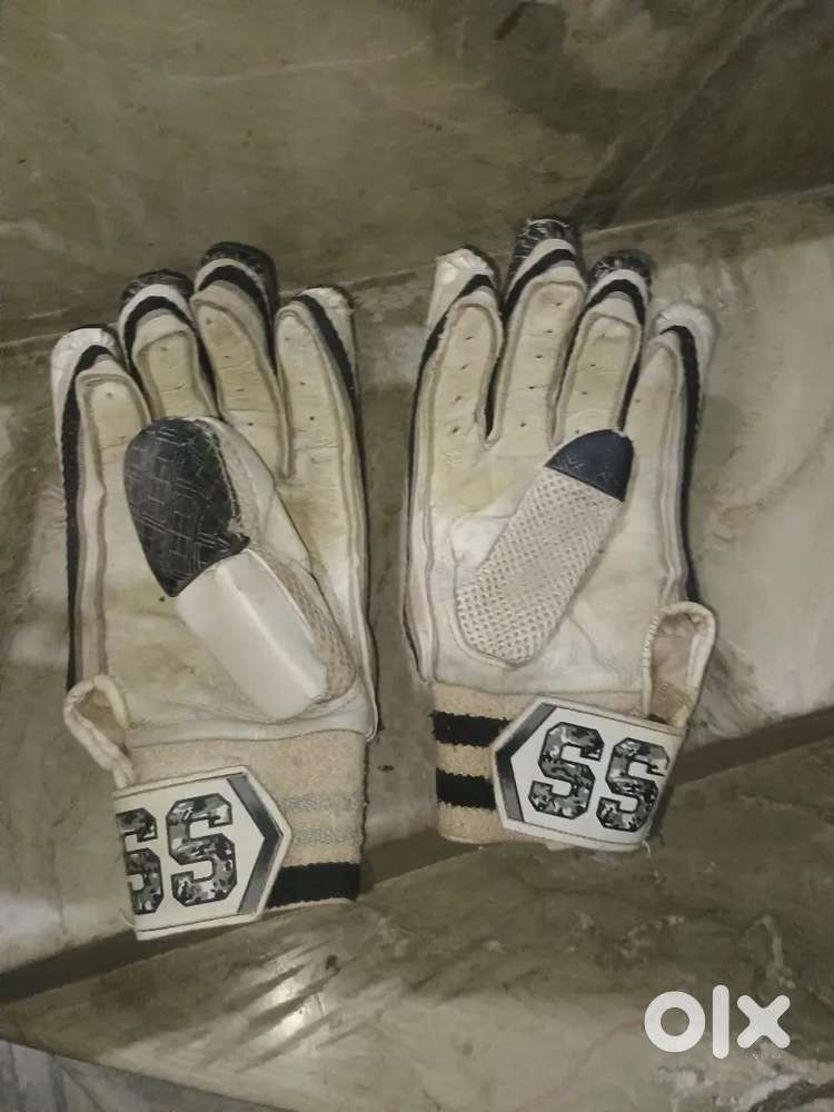 Gloves of ss company