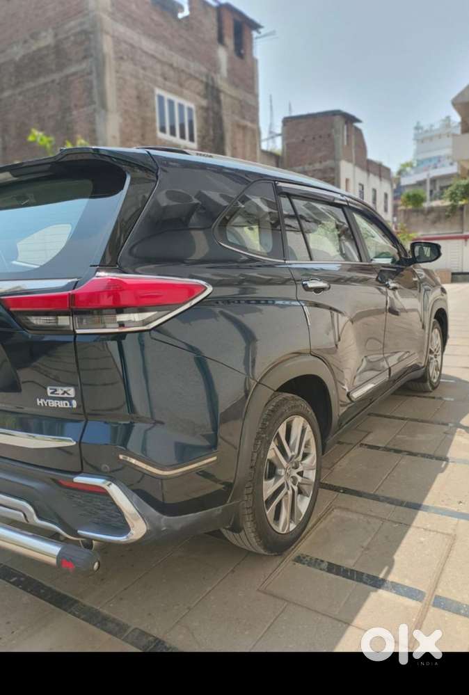 Toyota Innova Hycross 2.0 Zx Hybrid 7 Str, 2023, Petrol