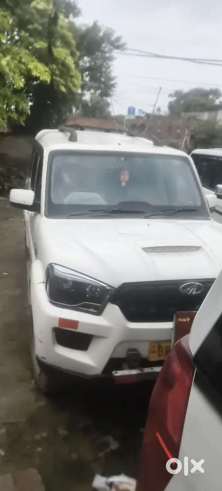 गाड़ी 2018 मॉडल फर्स्ट हैंड मेरे यहां का ही है