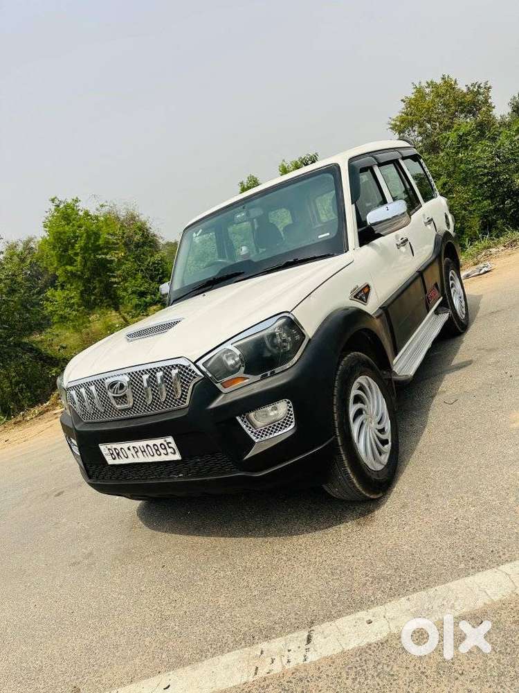 Mahindra Scorpio S4, 2016