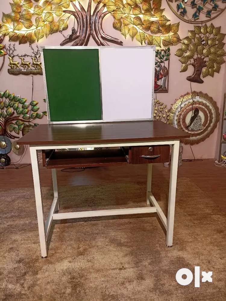 Office Table Buy Sell Used Furniture in King George Medical College OLX
