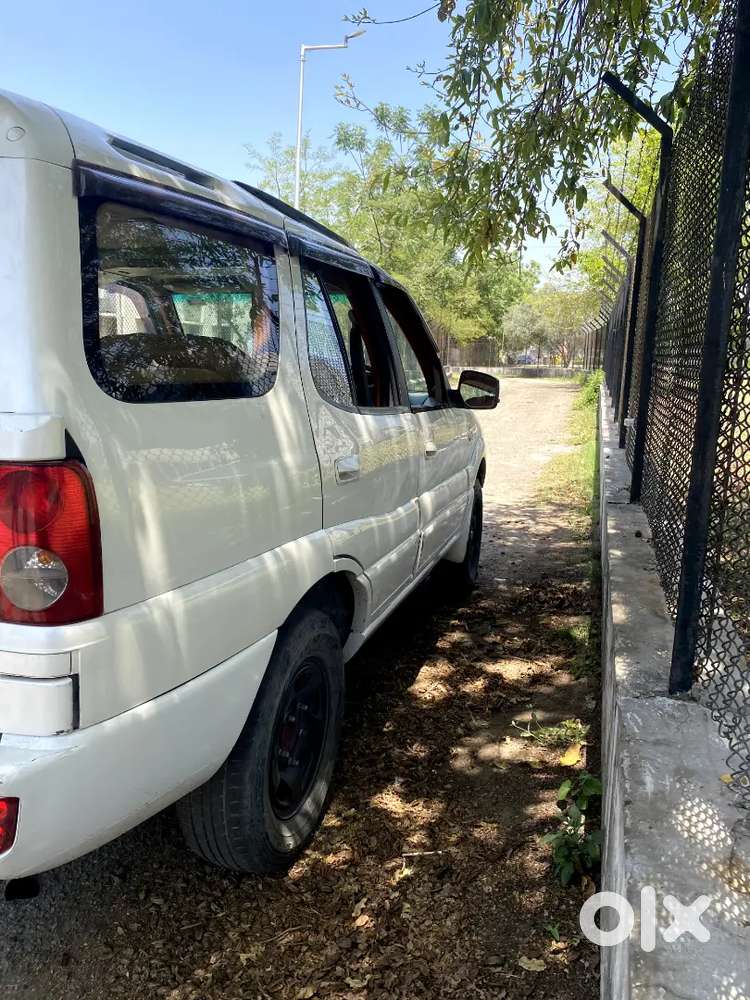Tata Safari Dicor 2011