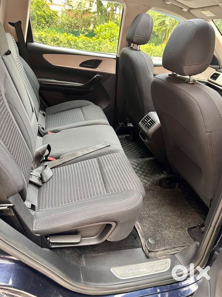 Mahindra Xuv700 2.0 Ax 5 Petrol Mt 7 Str, 2024, Petrol